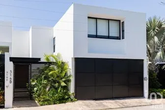 NEX-299874 - Casa en Venta, con 3 recamaras, con 4 baños, con 344.85 m2 de construcción.
