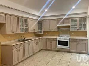 NEX-228063 - Casa en Venta, con 3 recamaras, con 3 baños, con 250 m2 de construcción.