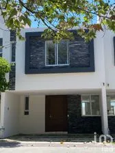 NEX-228977 - Casa en Venta, con 3 recamaras, con 3 baños, con 141.75 m2 de construcción en Bosques Del Centinela II, CP 45187, Jalisco.