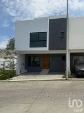 NEX-293202 - Casa en Renta, con 3 recamaras, con 2 baños, con 190 m2 de construcción en Valle Imperial, CP 45134, Jalisco.