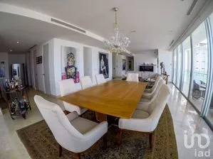 NEX-266376 - Departamento en Venta, con 3 recamaras, con 3 baños, con 355.28 m2 de construcción.