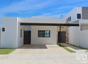NEX-69603 - Casa en Venta, con 3 recamaras, con 3 baños, con 218 m2 de construcción en Cholul, CP 97305, Yucatán.