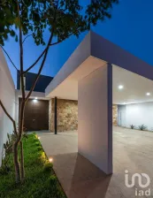 NEX-70373 - Casa en Venta, con 4 recamaras, con 5 baños, con 308 m2 de construcción en Temozon Norte, CP 97302, Yucatán.