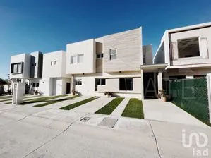 NEX-231319 - Casa en Venta, con 3 recamaras, con 3 baños, con 171 m2 de construcción en Francisco Zarco, CP 22660, Baja California.