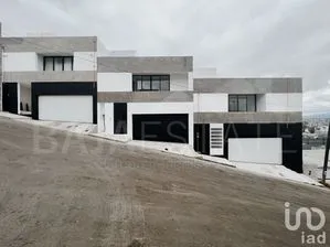 NEX-231324 - Casa en Venta, con 3 recamaras, con 2 baños, con 238.44 m2 de construcción en Morelos, CP 22056, Baja California.