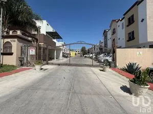 NEX-293842 - Casa en Renta, con 3 recamaras, con 2 baños, con 80 m2 de construcción en Jardines de Agua Caliente, CP 22194, Baja California.