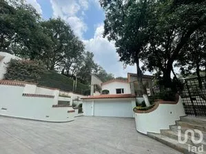 NEX-200799 - Casa en Venta, con 4 recamaras, con 3 baños, con 602.09 m2 de construcción en Hacienda de Valle Escondido, CP 52937, Estado De México.