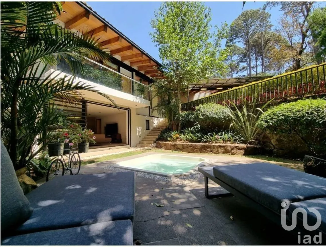 Casa en Venta en Avándaro, Valle de Bravo, Estado de México | NEX-281846 | iad México | Foto 1 de 25
