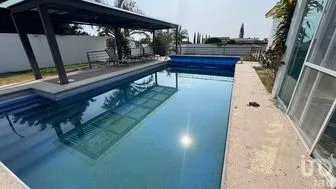 NEX-282997 - Casa en Venta, con 6 recamaras, con 7 baños, con 578.15 m2 de construcción en Lomas de Cocoyoc, CP 62847, Morelos.