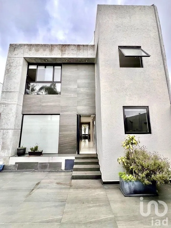 Casa en Venta en Hacienda de las Palmas, Huixquilucan, Estado de México | NEX-290290 | iad México | Foto 2 de 32