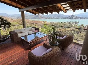 NEX-290562 - Casa en Venta, con 4 recamaras, con 6 baños, con 555 m2 de construcción en San Gaspar, CP 51217, Estado de México.