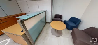 NEX-275956 - Oficina en Renta, con 2 baños, con 240.11 m2 de construcción.