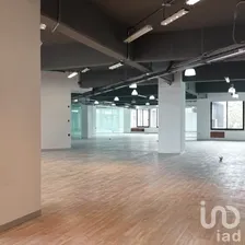 NEX-282372 - Oficina en Renta, con 2 baños, con 900 m2 de construcción.