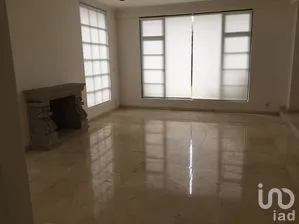 NEX-300575 - Casa en Venta, con 4 recamaras, con 4 baños, con 650 m2 de construcción.