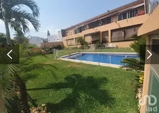 NEX-275100 - Casa en Venta, con 5 recamaras, con 5 baños, con 550 m2 de construcción en Burgos Bugambilias, CP 62584, Morelos.
