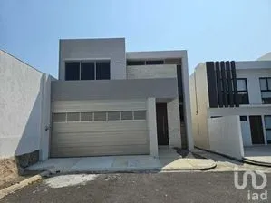 NEX-275016 - Casa en Venta, con 3 recamaras, con 3 baños, con 210 m2 de construcción en Lomas de la Rioja, CP 95264, Veracruz.