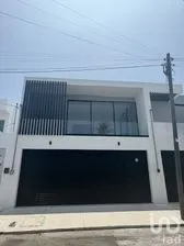 NEX-275018 - Casa en Venta, con 3 recamaras, con 3 baños, con 182 m2 de construcción en La Tampiquera, CP 94290, Veracruz.