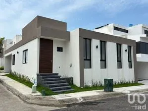 NEX-275019 - Casa en Venta, con 2 recamaras, con 2 baños, con 160 m2 de construcción en Las Lomas Residencial, CP 95264, Veracruz.