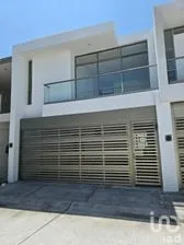 NEX-275022 - Casa en Venta, con 3 recamaras, con 3 baños, con 180.27 m2 de construcción en Las Vegas II, CP 94297, Veracruz.