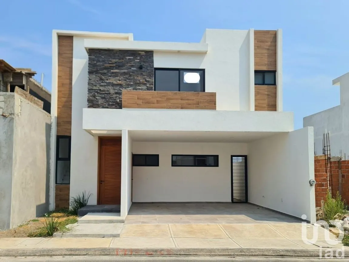 Casa en Venta en Lomas de la Rioja, Alvarado, Veracruz | NEX-275023 | iad México | Foto 1 de 22