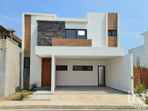 NEX-275023 - Casa en Venta, con 3 recamaras, con 3 baños, con 213 m2 de construcción en Lomas de la Rioja, CP 95264, Veracruz.