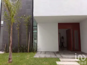 NEX-71741 - Casa en Venta, con 4 recamaras, con 4 baños, con 450 m2 de construcción en Condado de Sayavedra, CP 52938, México.