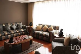 NEX-73042 - Casa en Venta, con 4 recamaras, con 3 baños, con 580 m2 de construcción.