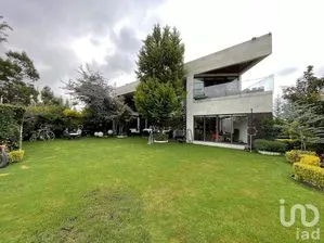 NEX-293029 - Casa en Renta, con 4 recamaras, con 4 baños, con 547 m2 de construcción en Bosque Real, CP 52774, Estado de México.