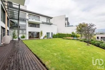 NEX-280705 - Casa en Venta, con 5 recamaras, con 5 baños, con 1496 m2 de construcción en Bosque Real, CP 52774, Estado de México.
