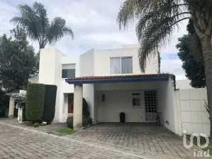 NEX-72980 - Casa en Renta, con 3 recamaras, con 3 baños, con 359 m2 de construcción en Santa Cruz Guadalupe, CP 72170, Puebla.