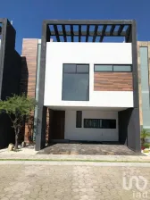 NEX-90834 - Casa en Renta, con 4 recamaras, con 4 baños, con 320 m2 de construcción en Lomas de Angelópolis II, CP 72830, Puebla.