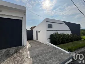 NEX-271618 - Casa en Venta, con 3 recamaras, con 5 baños, con 487 m2 de construcción en Tamoanchan, CP 62574, Morelos.
