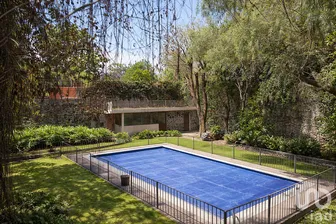 NEX-295402 - Casa en Venta, con 3 recamaras, con 4 baños, con 732 m2 de construcción.