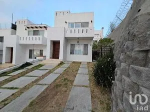 NEX-228093 - Casa en Renta, con 3 recamaras, con 2 baños en Puesta del Sol, CP 22504, Baja California.