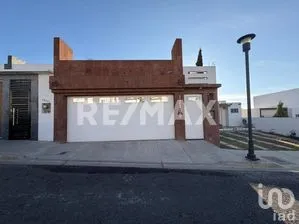 NEX-288045 - Casa en Renta, con 4 recamaras, con 2 baños en Residencial San Marino, CP 22567, Baja California.