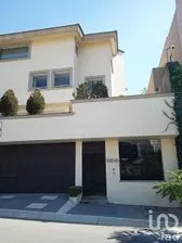 NEX-112105 - Casa en Venta, con 3 recamaras, con 4 baños, con 1600 m2 de construcción.