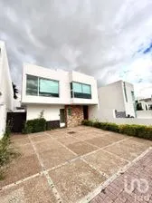 NEX-274528 - Casa en Venta, con 3 recamaras, con 2 baños, con 200 m2 de construcción.