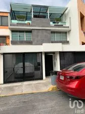 NEX-280657 - Casa en Venta, con 3 recamaras, con 3 baños, con 300 m2 de construcción.
