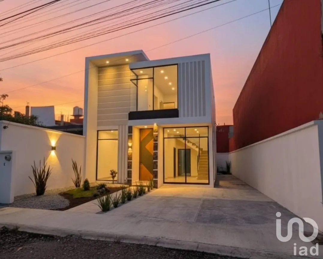 Casa en Venta en Jardines de Coatepec, Coatepec, Veracruz de Ignacio de la Llave | NEX-257506 | iad México | Foto 2 de 15