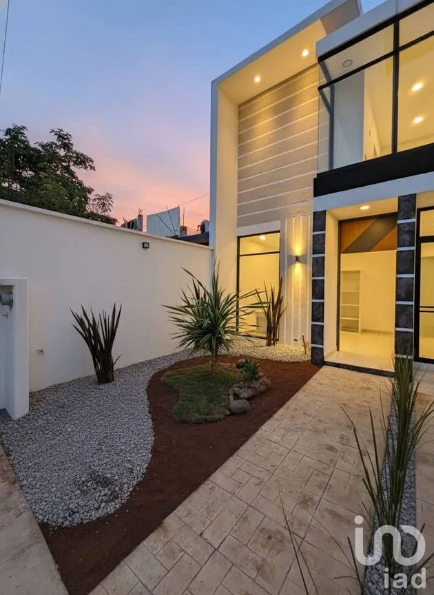 Casa en Venta en Jardines de Coatepec, Coatepec, Veracruz de Ignacio de la Llave | NEX-257506 | iad México | Foto 1 de 15