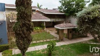 NEX-280558 - Casa en Venta, con 5 recamaras, con 5 baños, con 515 m2 de construcción en Chapalita, CP 44500, Jalisco.