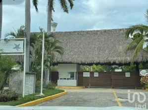 NEX-74910 - Casa en Venta, con 3 recamaras, con 2 baños.