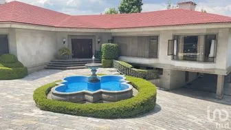 NEX-294701 - Casa en Venta, con 4 recamaras, con 4 baños, con 1300 m2 de construcción.