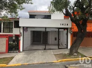 NEX-155035 - Casa en Renta, con 3 recamaras, con 4 baños, con 200 m2 de construcción en Viveros de La Loma, CP 54080, México.