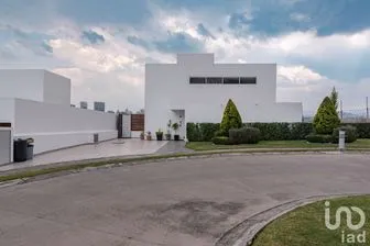 NEX-245046 - Casa en Venta, con 4 recamaras, con 4 baños, con 283 m2 de construcción.