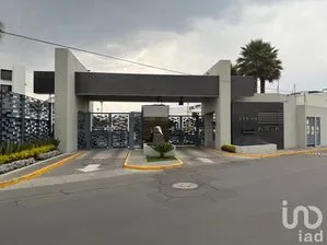 NEX-248503 - Casa en Venta, con 4 recamaras, con 3 baños, con 277 m2 de construcción.