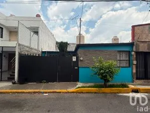 NEX-304998 - Casa en Renta, con 3 recamaras, con 1 baño, con 90 m2 de construcción.
