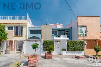 NEX-50826 - Casa en Renta, con 3 recamaras, con 3 baños, con 200 m2 de construcción en Viveros del Valle, CP 54060, México.