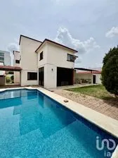 NEX-272533 - Casa en Renta, con 4 recamaras, con 5 baños, con 459.5 m2 de construcción en El Retiro, CP 29040, Chiapas.