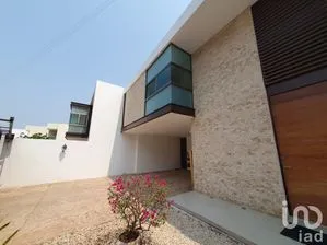 NEX-199663 - Casa en Venta, con 3 recamaras, con 4 baños, con 313.35 m2 de construcción en Montebello, CP 97113, Yucatán.